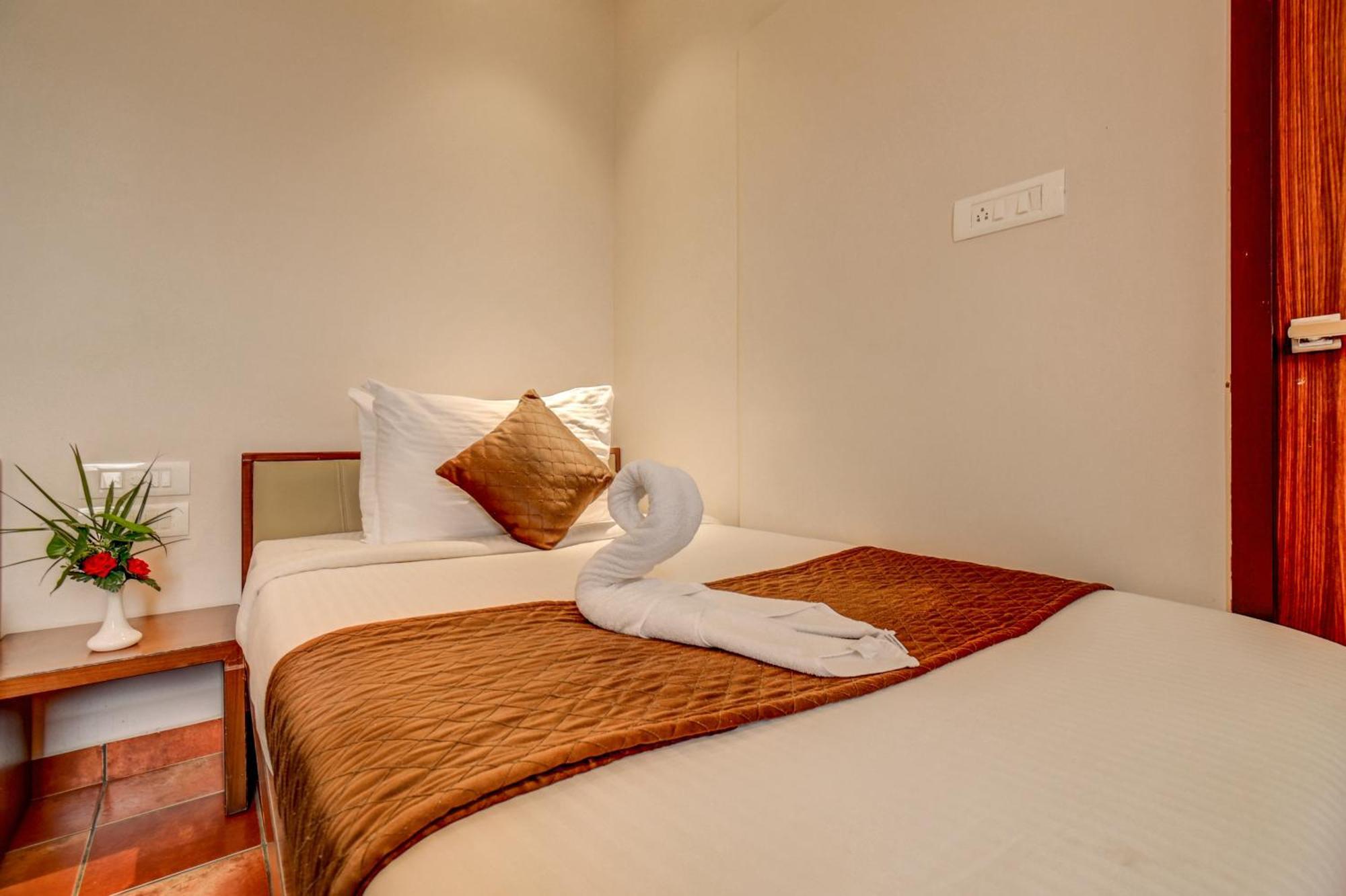 Hotel J N Stay Mysore - 12 Minutes To Mysore Palace Экстерьер фото