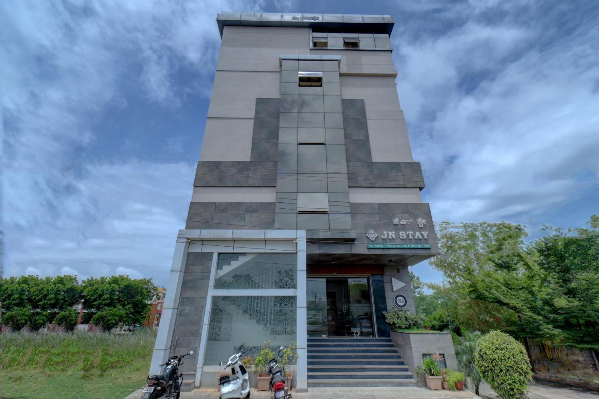 Hotel J N Stay Mysore - 12 Minutes To Mysore Palace Экстерьер фото